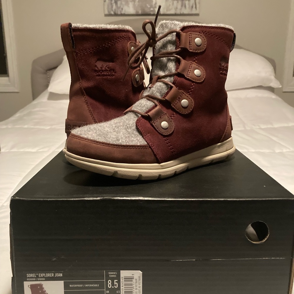 Sorel Joan Explorer Winter Boots Redwood Size 8.5  Gently used